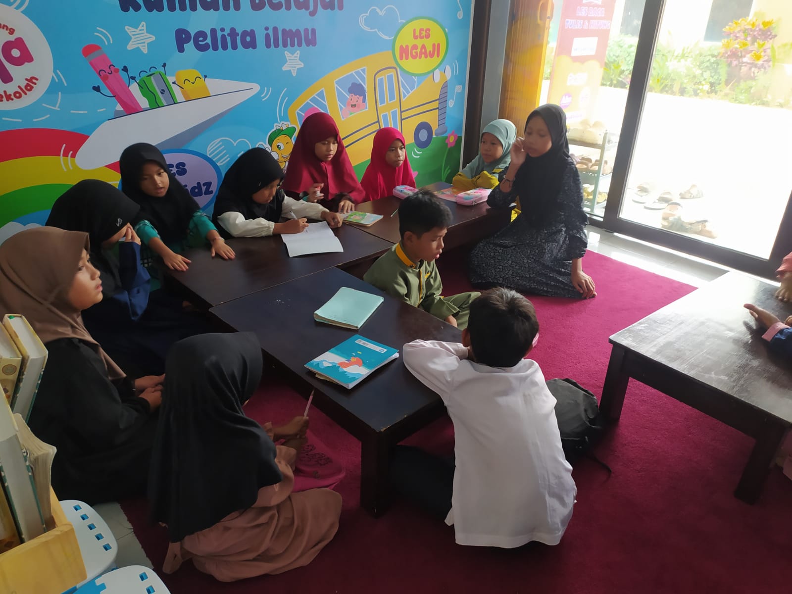 RUMAH BELAJAR DENGAN KONSEP KREATIF DAN INOVATIF